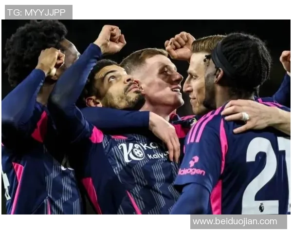 欧冠激战：那不勒斯与本菲卡互交白卷乌龙球瞬间引发全场热议