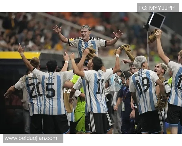 友谊赛尤文图斯与曼联零比零平局帽子戏法瞬间引发全场热议