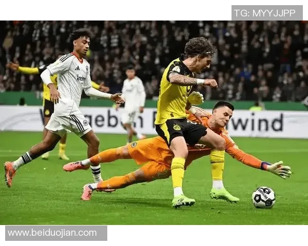 德甲焦点战曼联与多特蒙德互交白卷绝杀瞬间引发全场热议 德甲焦点战曼联与多特蒙德互交白卷绝杀瞬间引发全场热议