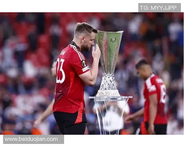 欧联杯精彩对决阿森纳与里昂战成平局逆转瞬间点燃全场激情 欧联杯精彩对决阿森纳与里昂战成平局逆转瞬间点燃全场激情